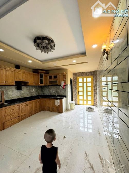 HẺM 8M THÔNG- 5 TẦNG -CHIẾN LƯỢC- BÌNH TRỊ ĐÔNG - BÌNH TÂN -DT: 4*16M- 7 TỶ 8 - 1