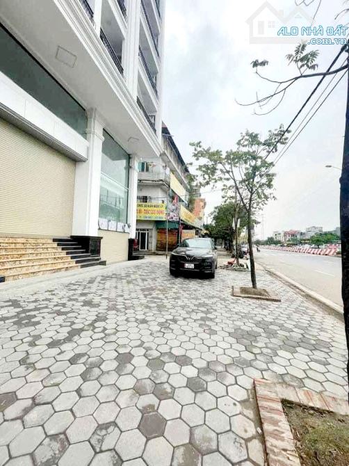 Bán tòa văn phòng dòng tiền khủng - 300 m2 x 9 tầng  có hầm. Mặt tiền lý tưởng - 1