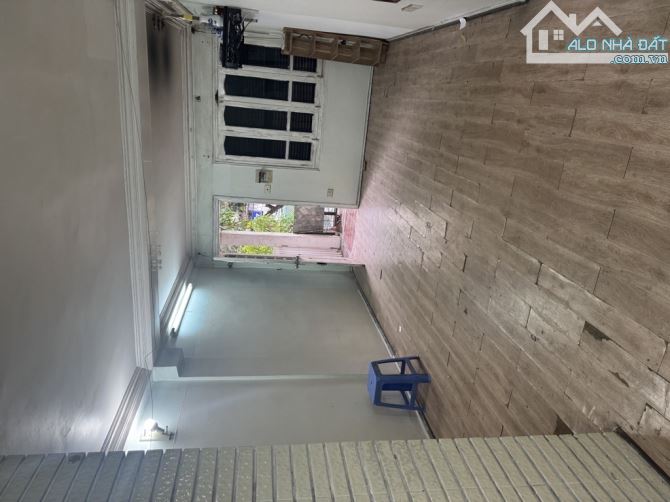 Bán căn hộ Tâp Thể Bách Khoa 75m2 T2 , 2 MẶT THOÁNG - Ô TÔ ĐỖ CẦU THANG-2PN RIÊNG - GIÁ 4. - 1
