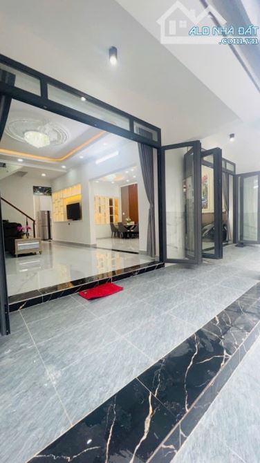 Siêu Phẩm 3 Tầng - Ngang 8m - Xe Hơi Đỗ Cửa - Gần TT Quận 7 - Nhỉnh 8 Tỷ - 1