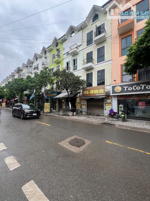 Bán nhà LK 75m² view Biệt thự thấp tầng đường rộng 30m - 1