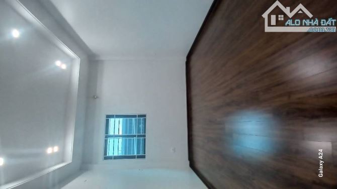 Ô tô vào nhà Lạc Long Quân - 6 tầng- DT55m - 1