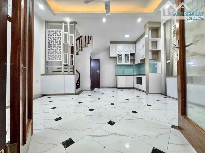 NHÀ MỚI XÂY THỤY PHƯƠNG - NGÕ Ô TÔ - PHÂN LÔ - DT: 30M2, 5 TẦNG, MT 5M - 6.2 TỶ - 1