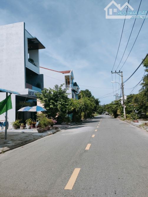 NHÀ BIỂN ) 100M NHÀ MT Đường 7,5M Trịnh Khắc Lập _ TRục Thông Biển - 1