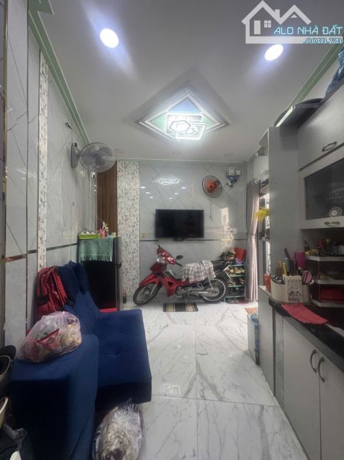 Nhà đẹp gần chợ Phú Lâm (Q6) - Ngang khủng 5.6m - 2PN 2WC - SHR - 1