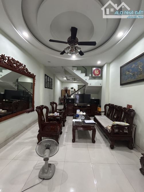 BÁN NHÀ TÂN PHÚ HẺM XE HƠI TÂN QUÝ 3 TẦNG 74M2(4❌️18.5)m GIÁ 7.x TỶ - 1