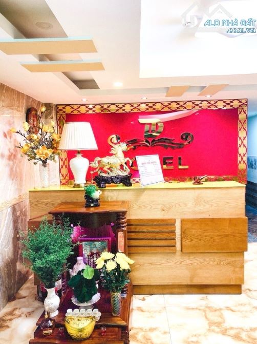 Bán khách sạn Tân Bình - Khu K300 - 7 tầng có hầm - doanh thu ổn định - 1