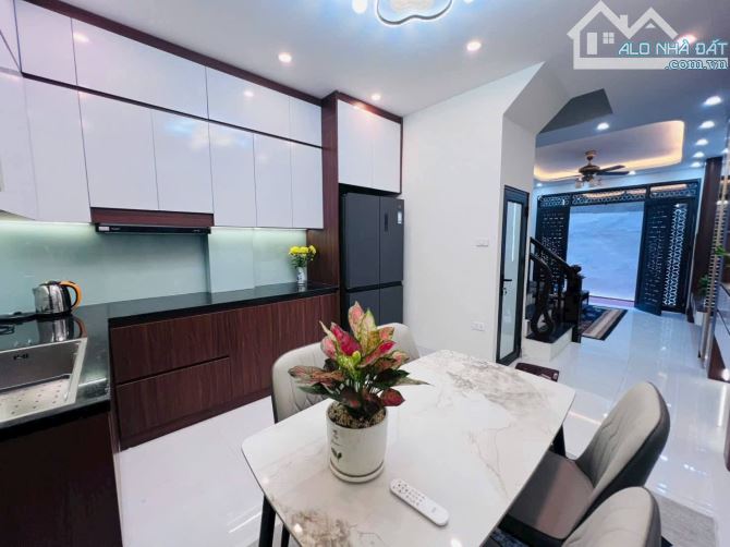 NHÀ PHỐ 10.6 TỶ – Vị Trí VÀNG Hồ Tùng Mậu – SỔ ĐỎ TRAO TAY – CÓ CHỖ ĐỖ Ô TÔ - 1
