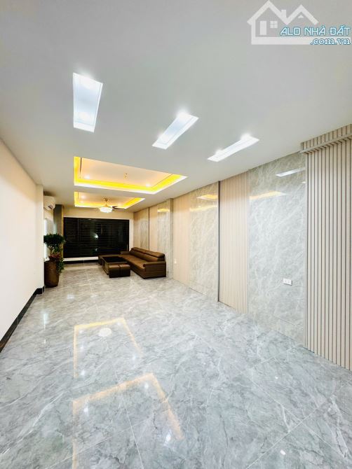Bán nhà 60m2 x 7 tầng Phố Trạm, Long Biên, ngõ ô tô kinh doanh tốt - 1