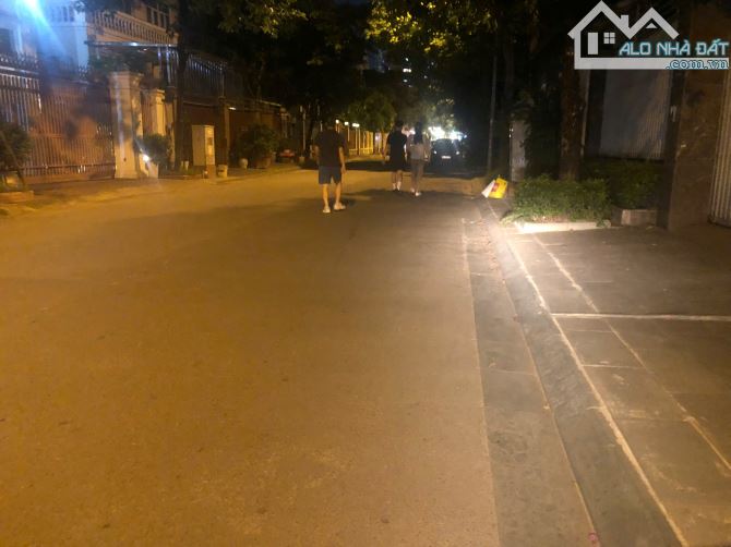 🏠 BÁN NHÀ LIỀN KỀ KHU ĐÔ THỊ VĂN QUÁN – HÀ ĐÔNG Diện Tích 85m2, Gara Ô Tô, Giá 24 tỷ - 1