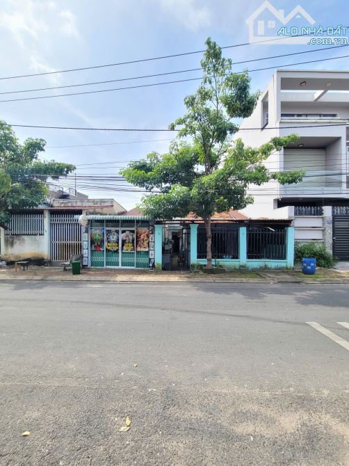 Bán đất tặng nhà cấp 4, 2MT đường Lái Thiêu 45 p.Lái Thiêu Tp.Thuận An chỉ 5ty100 TL M5127 - 1