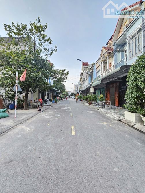Bán nhà 1 trệt 2 lầu Hoàn Công, full nội thất p.Bình Hòa Tp.Thuận An chỉ 5ty500 TL M7787 - 1