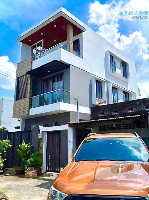 Chính chủ bán gấp nhà sát Phạm Văn Đồng - 130m2 ngang 7,9m - 3 tầng- nhỉnh 8 tỷ TL - 1