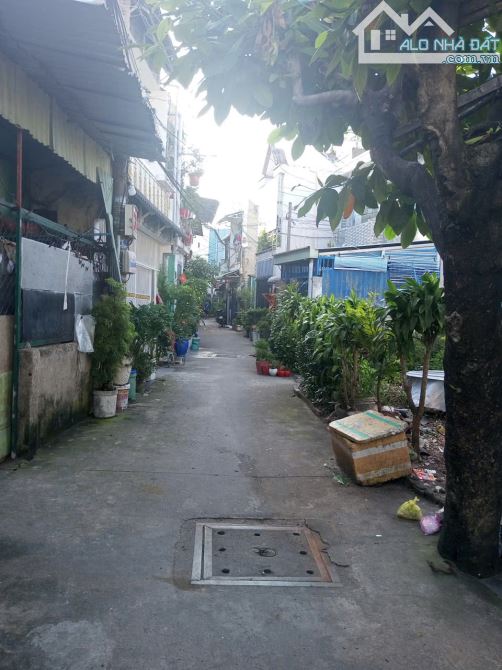 NGANG 6.5*11 (HẬU 6.7),SÁT CHỢ HIỆP THÀNH, QUẬN 12 - 1