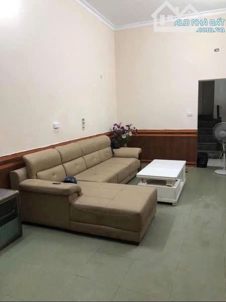 Cho thuê nhà nguyên căn ngõ 396 Trương Định, Tương Mai, Hoàng Mai. DT 40m x 2 tầng, giá - 1
