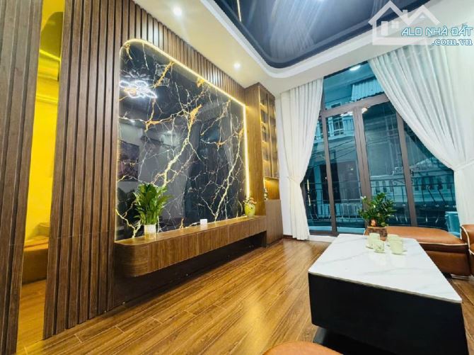 Hoa hậu Ngã Tư Sở, 30m ra mặt phố, ô tô quay đầu trước cửa, 48m2, chào 15 tỷ - 12