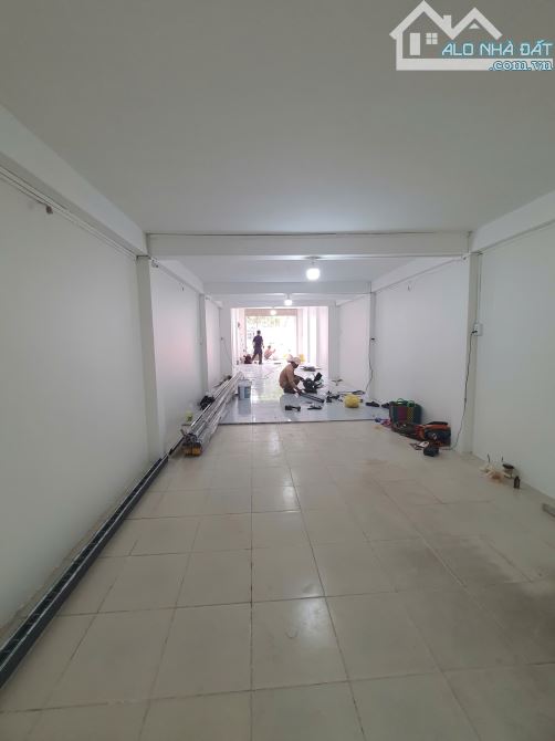 nhà MTKD ngay vòng xoay Hậu Giang, 50 triệu, 4.3 x 25m, 5 tầng, khu Ngân hàng Salon oto - 14