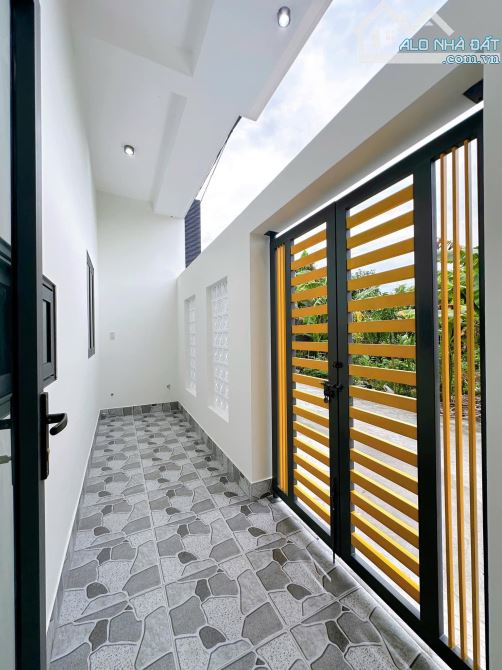 NHÀ TRỆT LẦU HIỆN ĐẠI NHÁNH Đ.NGUYỄN VĂN LINH GẦN CÂY XĂNG SỐ 9, CHỢ BÀ BỘ, LONG TUYỀN, CT - 16