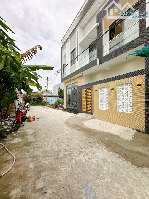 NHÀ TRỆT LẦU HIỆN ĐẠI NHÁNH Đ.NGUYỄN VĂN LINH GẦN CÂY XĂNG SỐ 9, CHỢ BÀ BỘ, LONG TUYỀN, CT - 17