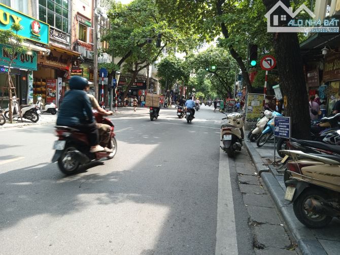 Nhà mặt phố Hàng Bông, 200m ra Hồ Gươm, 416m2, MT: 14.5m - 298 tỷ * đầu tư lãi ngay 798 tỷ