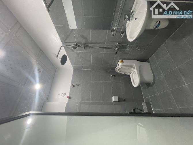 1.9 tỷ căn nhà 3 tầng dt 40.3m. Nhà đẹp long lanh Trần Lãm Tp Thái Bình - 2