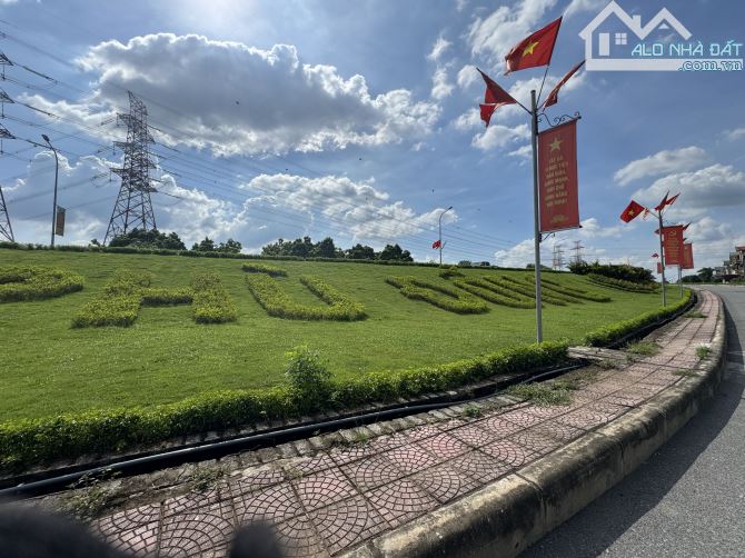 Thôn Thượng Dương Hà Lô góc DT 200m - MT 16M. đường hai oto tránh - sổ đỏ CC. Giá 120tr/m - 2