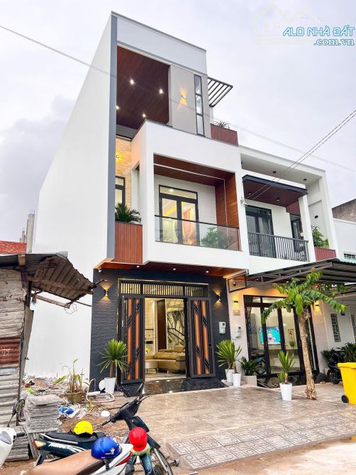 Nhà KDC Hồng Loan, 1 trệt 2 lầu full nội thất, dọn vào ở ngay, pháp lý đầy đủ - 2