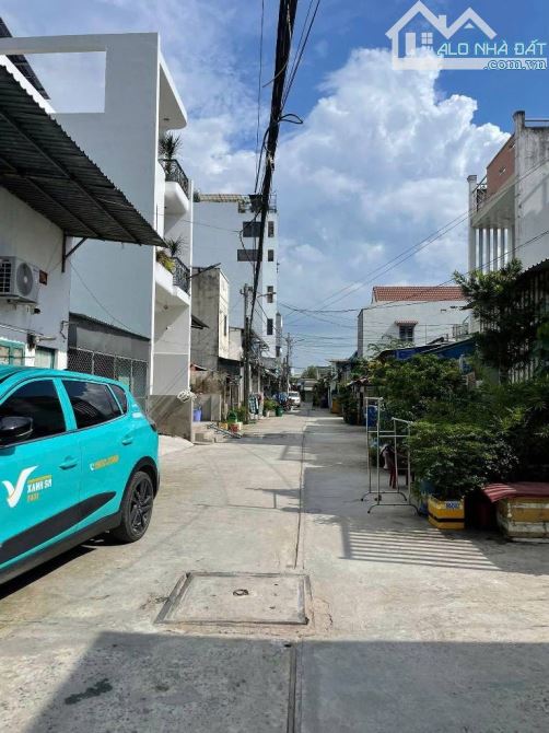 Hàng Hiếm - Nhà Mới 2 Tầng DT 60m2 - HXH - Vòng Xoay An Lạc - Bến Xe Miền Tây - 3.x Tỷ - 2