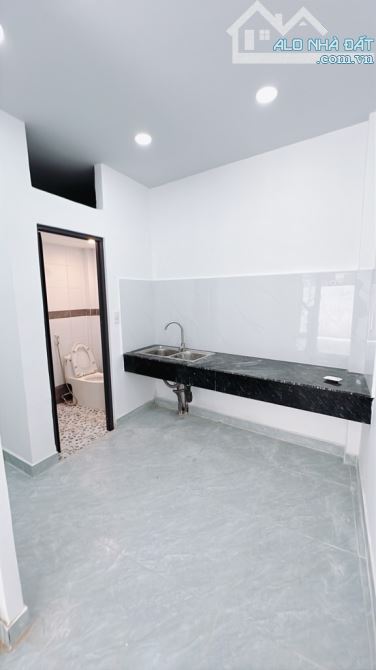 CÁCH MẶT TIỀN 50m - NHÀ MỚI 2 TẦNG TẠI BẾN VÂN ĐỒN F5 Q4 - 2