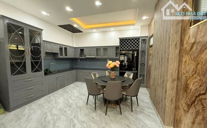 Bán nhà p. Phú Thuận, Quận 7, hàng xóm Phú Mỹ Hưng, 70m2, 7.x tỷ, shr - 2