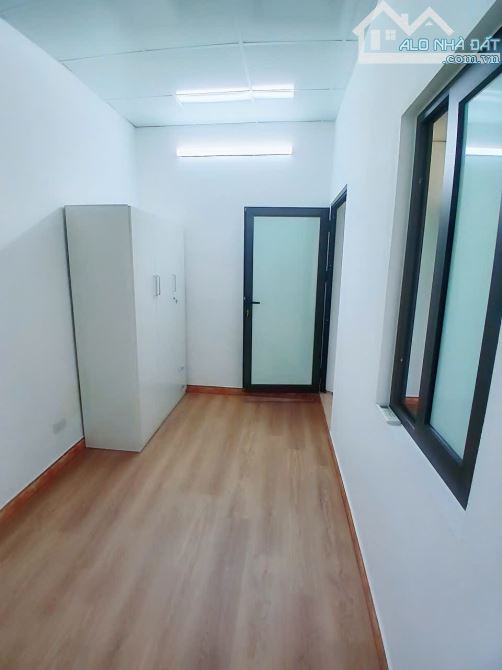Bán nhà 2 tầng lô góc sạch đẹp ngõ 280 Trần Nguyên Hãn - 2
