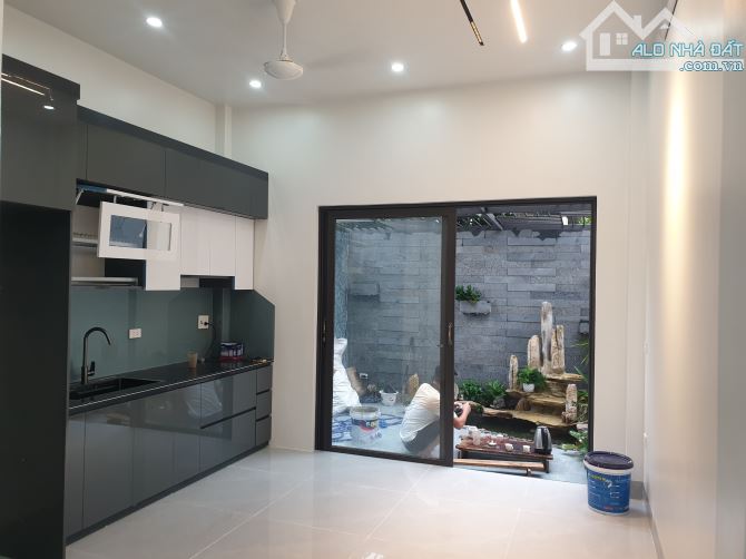 BÁN NHÀ 3.35 TỶ 3 TẦNG 84M2 CÓ SÂN ĐỂ Ô TÔ NGÕ KHU ĐÔ THỊ MỸ TRUNG - 2