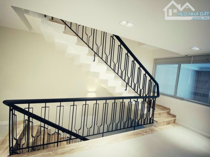 BÁN GẤP MTKD NGUYỄN TRÃI,QUẬN 5, GIÁ GIẢM VỀ CÒN 22 TỶ. 3 LẦU, DT 4 X 17.NHÀ ĐẸP - 2