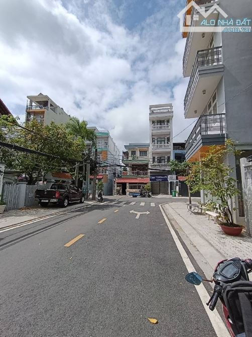 Bán nhà MT đường số phường Phú Thuận; 4x18m; không quy hoạch; XD cao tầng - 2