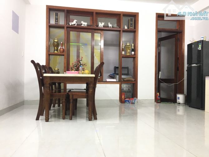 Bán nhà 2 tầng đường Trường Chinh dt: 198m2, giá chỉ 6,3 tỷ, - 2