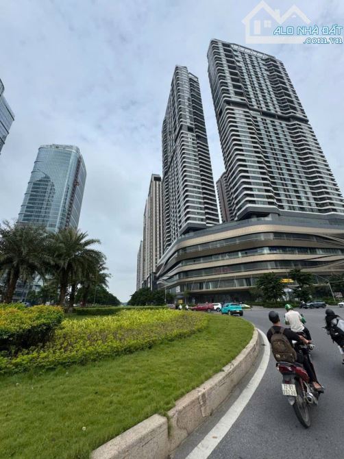 Tôi cần cho thuê căn 2 ngủ 87m2 Taseco: 2PN, 2VS, full đầy đủ nội thất, view hồ. Giá 17 tr - 2