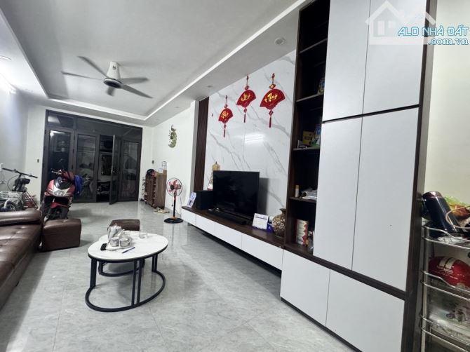 Cần bán nhà Tân Mai 45m 6t thang máy ô tô đỗ cửa full nội thất - 2