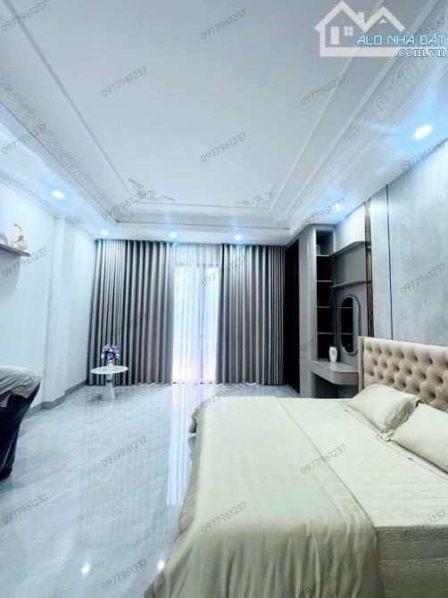 BÁN NHÀ HOÀNG QUỐC VIỆT 60m2. 2 THOÁNG + THANG MÁY - GARA Ô TÔ + Ô TÔ TRÁNH - 2
