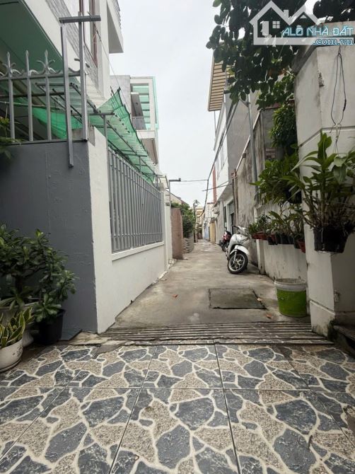 Bán căn nhà lô góc độc lập 3 mặt thoáng - 2