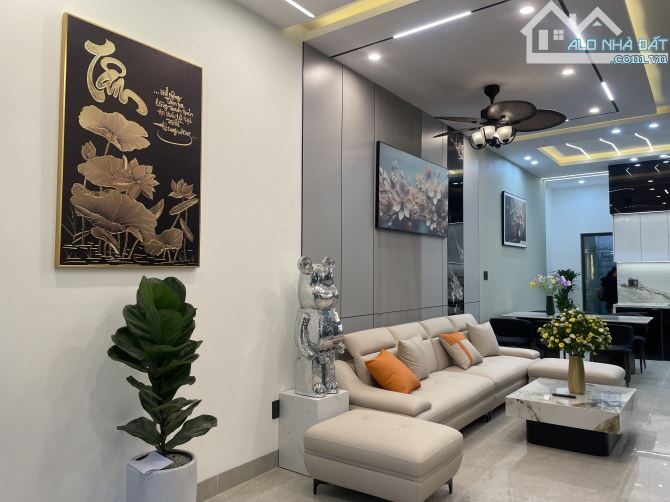 NHÀ MẶT TIỀN 5m5 TRẦN XUÂN LÊ , NỘI THẤT VIP - 2