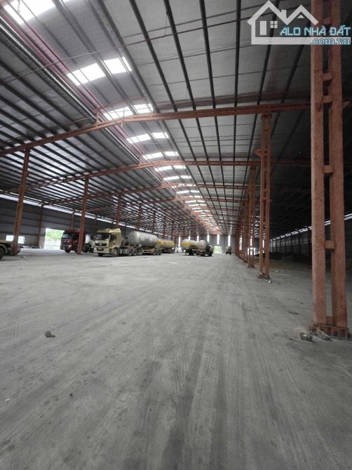 Cho thuê xưởng 9000 m2 ở ngoài KCN Bắc Ninh. Xưởng cao ráo, đầy đủ PCCC. Giá: 3,2 $/m2 - 2