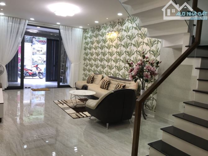 Bán nhà Mặt tiền Nguyễn Thái Bình, Tân Bình - Đoạn đẹp lề đường lớn. DT: 5.3m x 16m, Giá 2 - 2