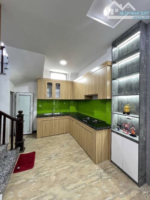 Vĩnh Hưng - 6 tỷ 1 - 31m2 - 5 tầng 3 ngủ - ngõ nông - 2