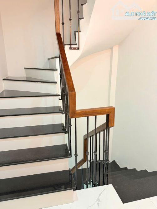 BÁN NHÀ 4 TẦNGMỚI DÂN XÂY TRÂU QUỲ GIA LÂM- MT GẦN 5M NỞ HẬU- GIÁ NHỈNH 6 TỶ-FULL NỘI THẤT - 2