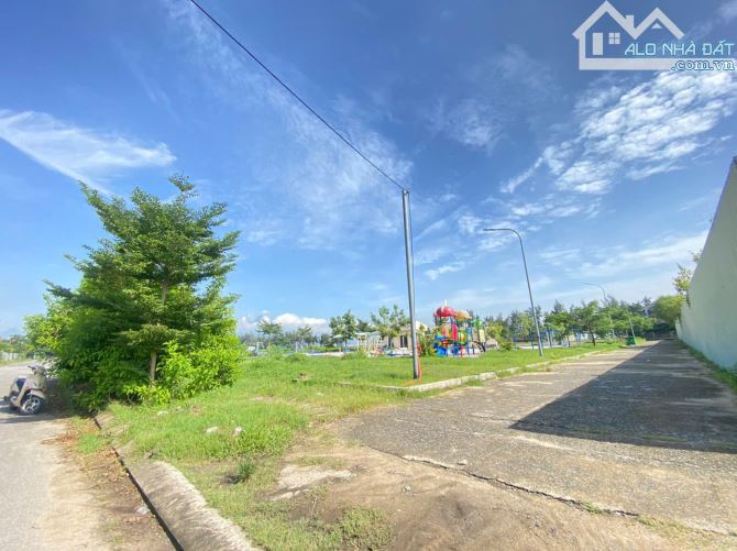 (ĐẤT BIỂN) NGANG 15M ĐƯỜNG 7,5M HƯỚNG BIỂN, ĐỐI DIỆN CÔNG VIÊN, CÁCH BIỂN ĐÚNG 1 CON ĐƯỜNG - 2