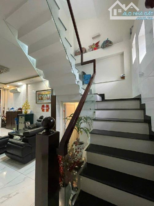 80m2 - 4 tầng, hẻm 16m, Xóm Chiếu - 16,2 tỉ. - 2
