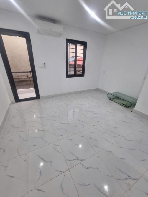 32m2 x 3 ngủ, Trần Khát Chân ,Ở ngay ,Giá Tốt ,Gần phố ngõ vào rộng thoáng , thông tứ tung - 2