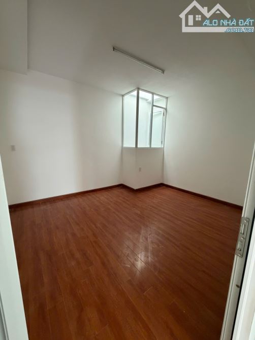 BÁN NHÀ SỔ RIÊNG Ô TÔ ĐẬU TRONG SÂN P.XUÂN HƯƠNG - 2