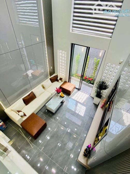Nhà 5 tầng đẹp + thang máy MT Bàu Cát - Tân Bình / DT: 5x27m, 132m, Gía bán: 24.5 tỷ - 2