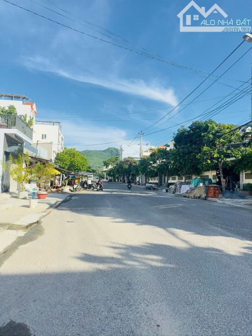 CẦN BÁN LÔ ĐẤT MẶT TIỀN ĐƯỜNG TRẦN KHÁT CHÂN, TP NHA TRANG GIÁ 10,5 TỶ - 2
